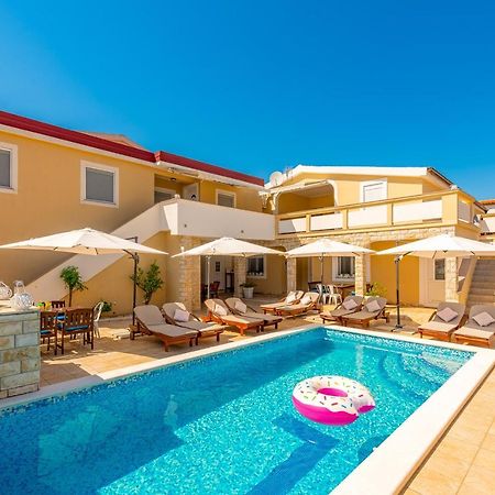 Villa Karmen - Poolhouse Вир Экстерьер фото