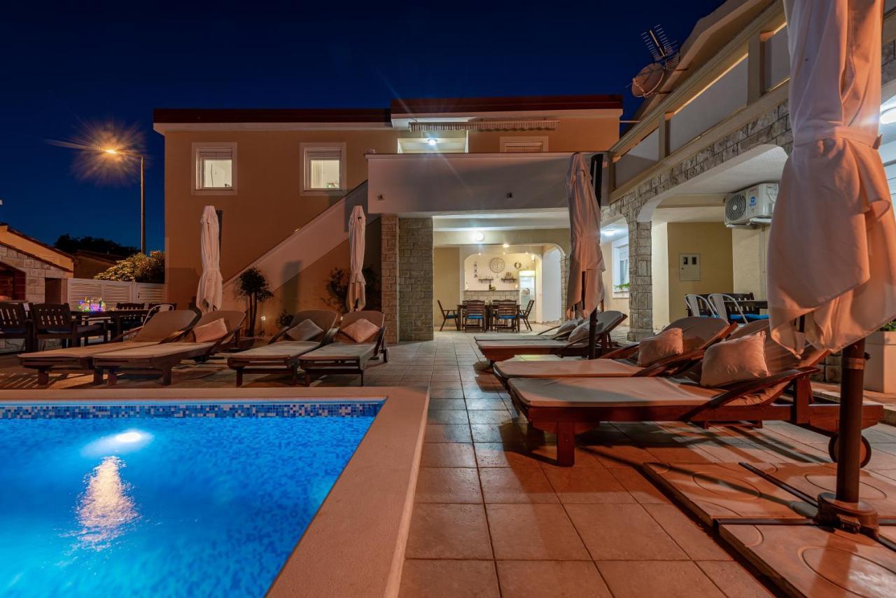 Villa Karmen - Poolhouse Вир Экстерьер фото