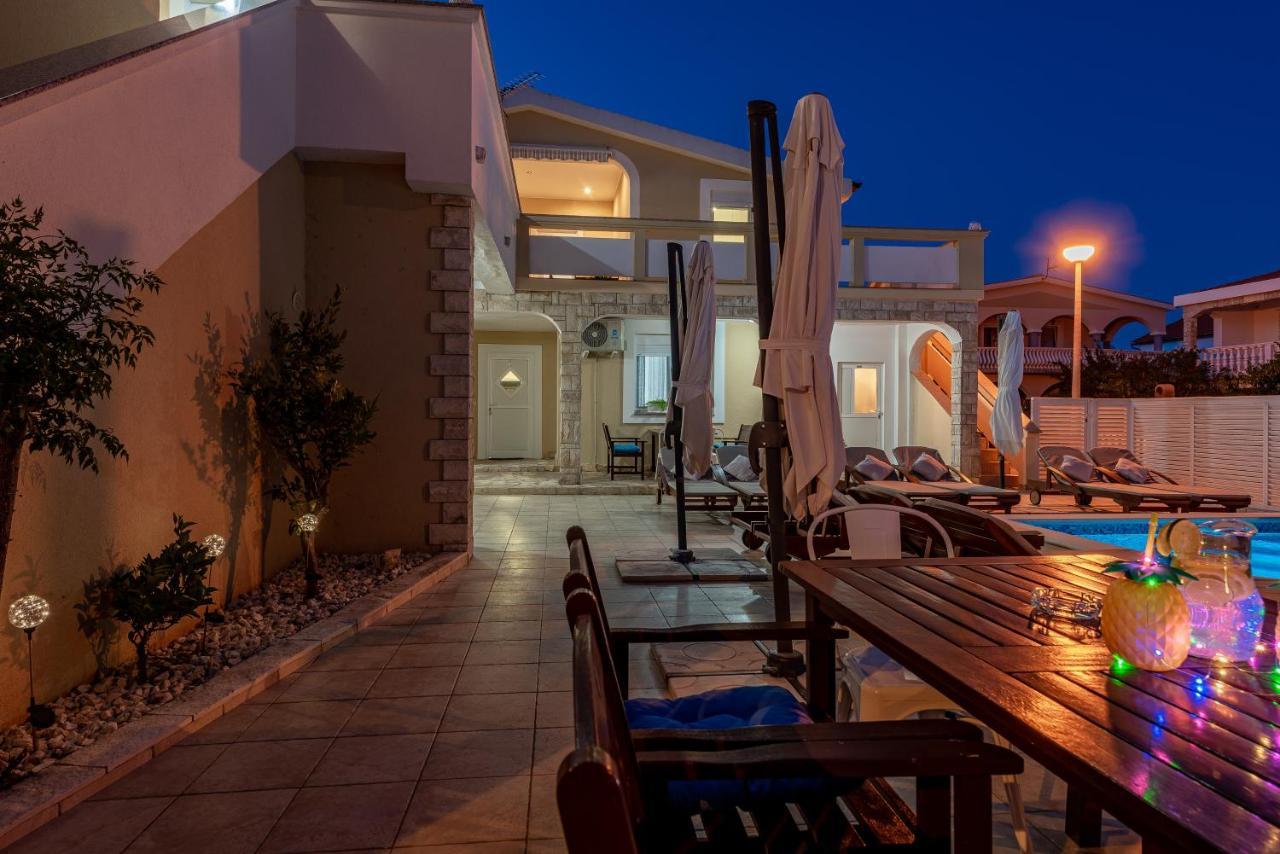 Villa Karmen - Poolhouse Вир Экстерьер фото