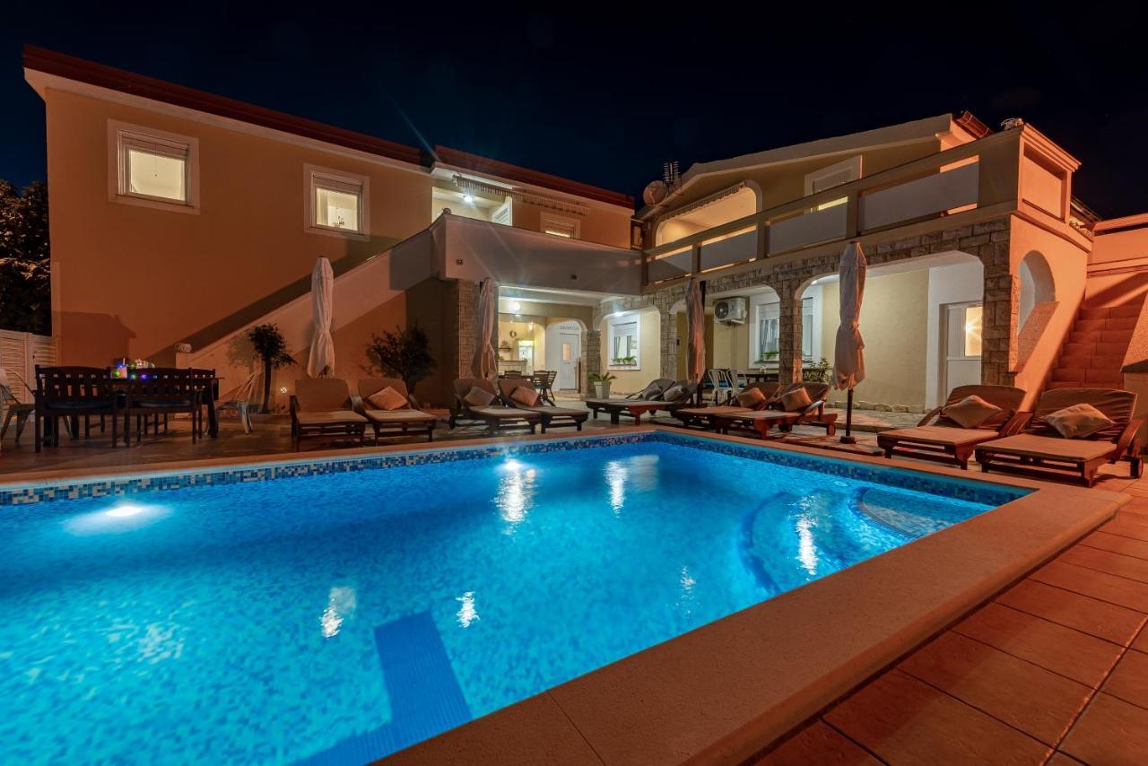 Villa Karmen - Poolhouse Вир Экстерьер фото