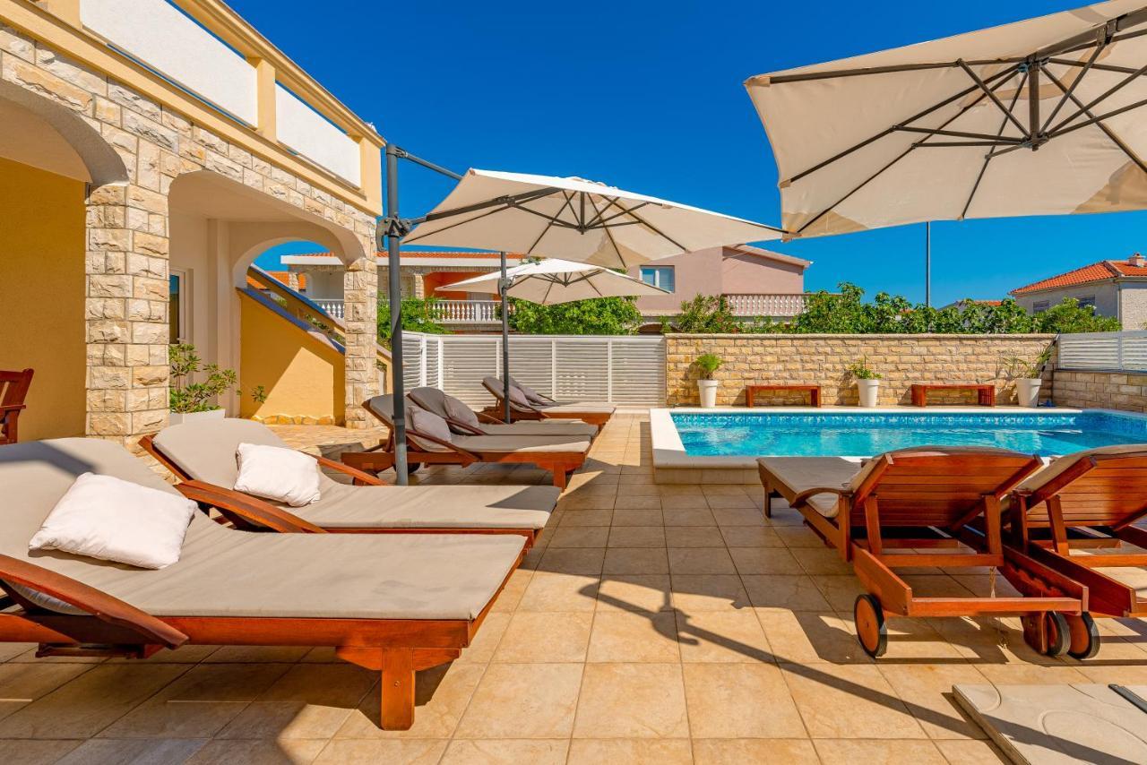 Villa Karmen - Poolhouse Вир Экстерьер фото