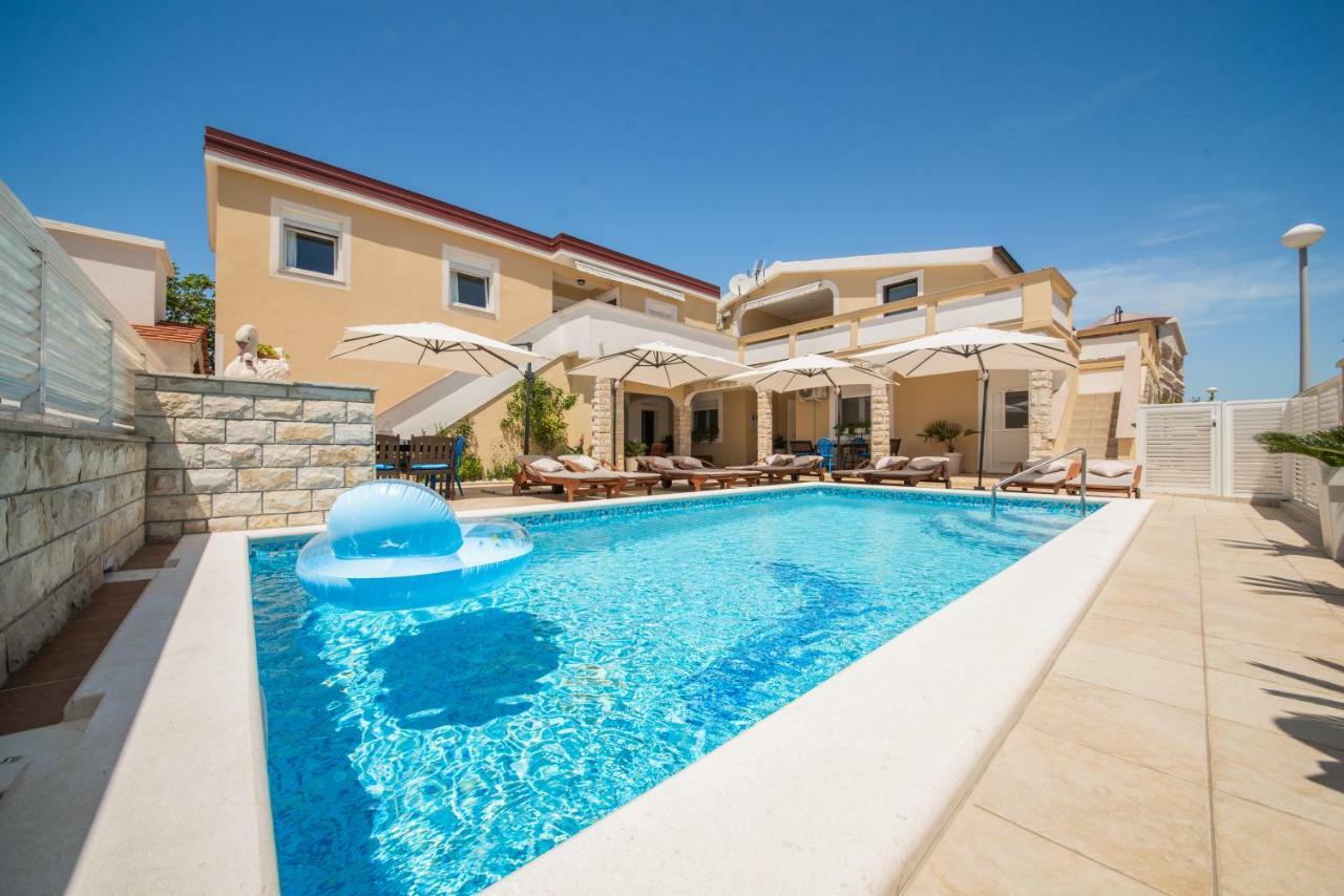 Villa Karmen - Poolhouse Вир Экстерьер фото